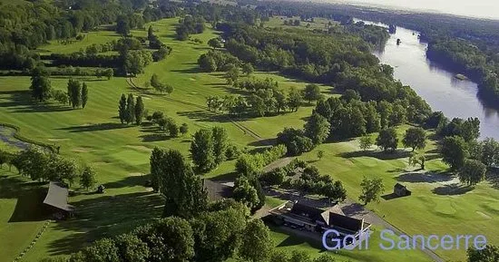 Golf de Sancerre — parcours vu du ciel le long de la Loire