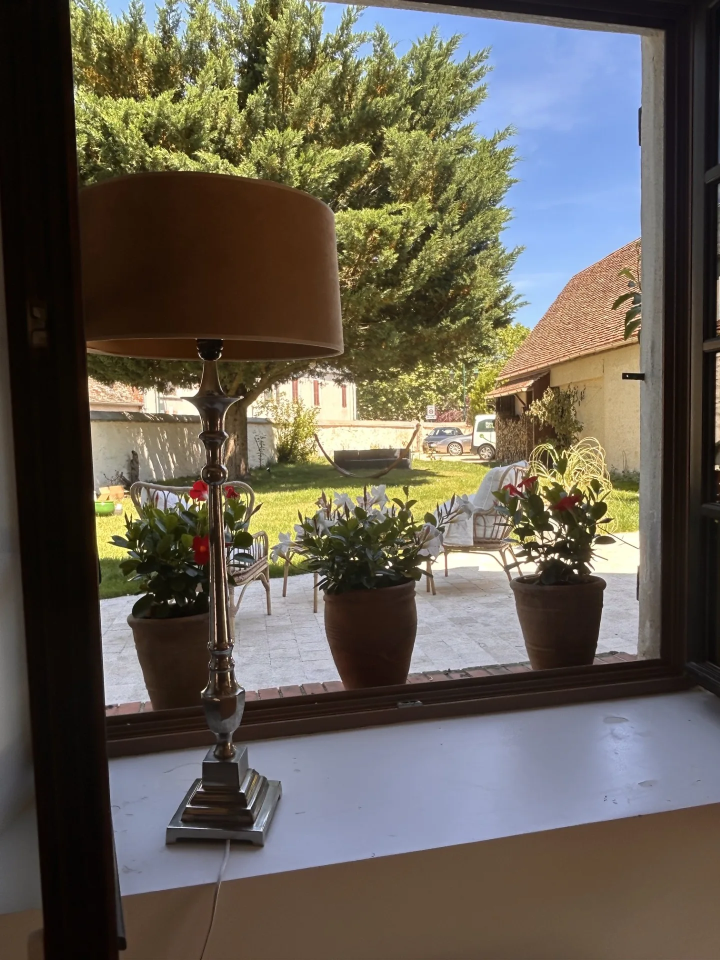Salon — vue sur le jardin